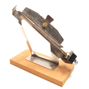 Second Hand Avalon Fletching Jig on wooden base